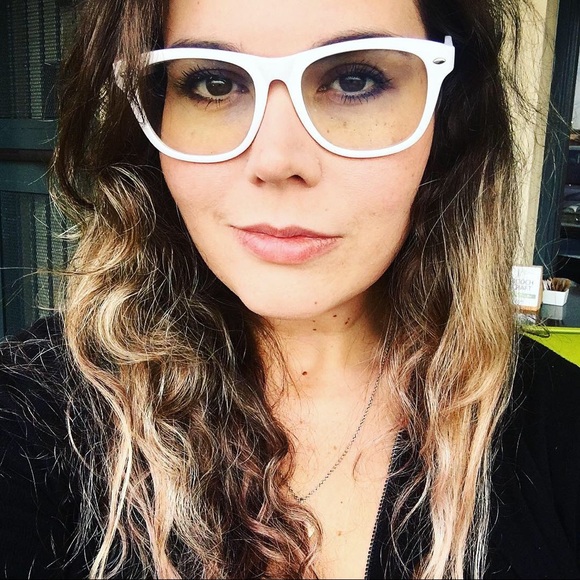 Meet your Posher, Genevieve - Picture 2 of 4